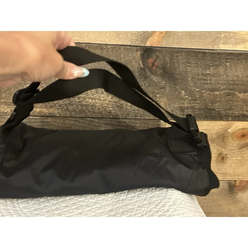 Black Nike  Football Hand Warmer Muff Unisex One Size Fits All‎